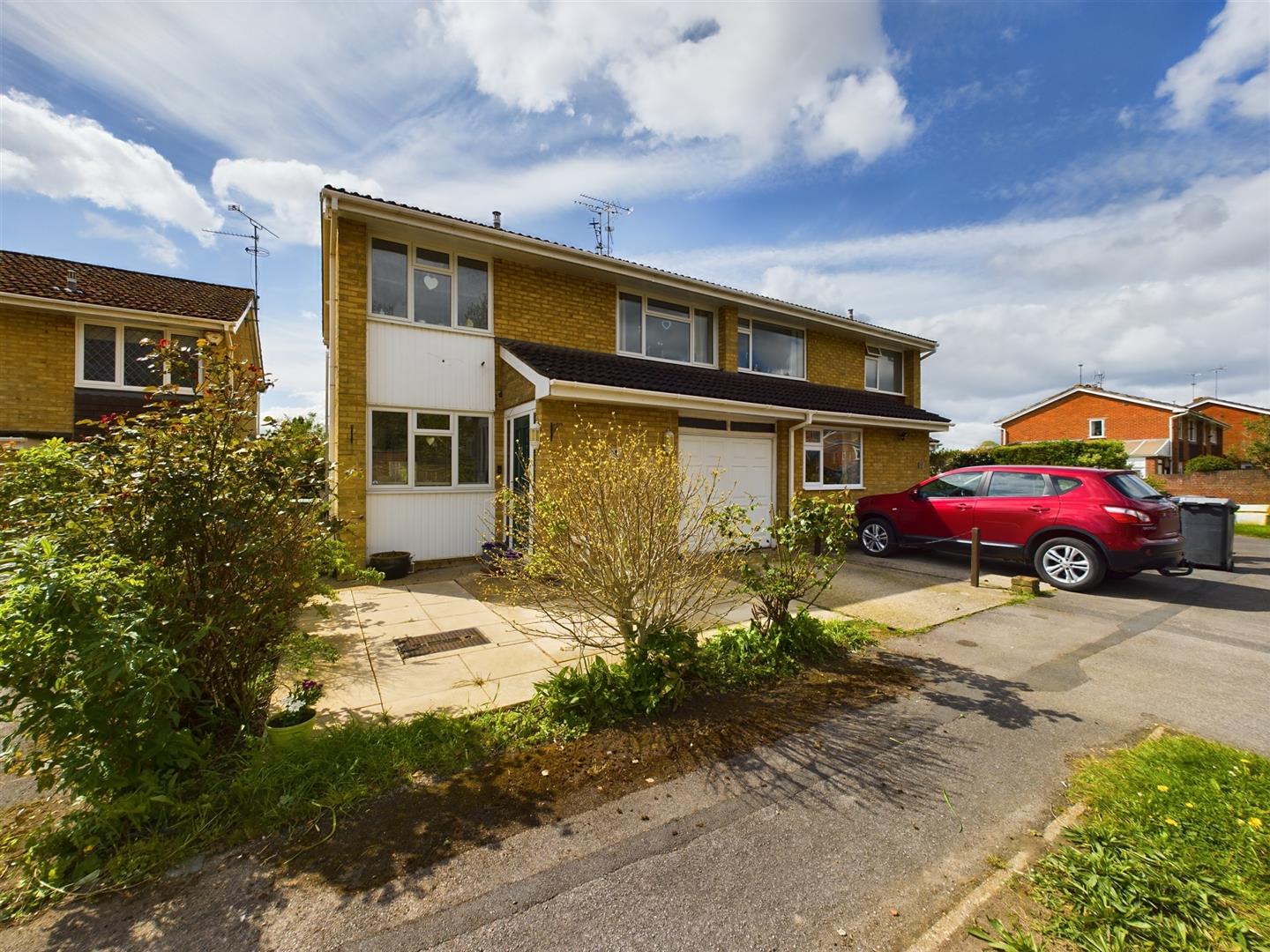 Barbrook Close, Tilehurst, Reading | Village Properties