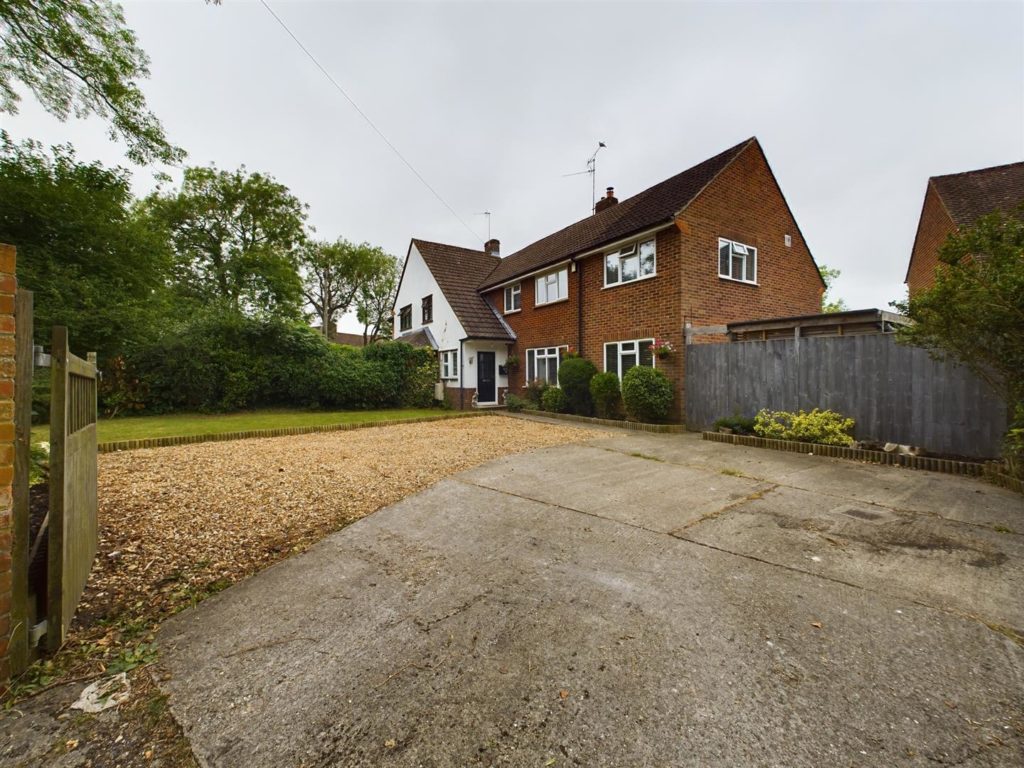 Oak Tree Road, Tilehurst, Reading