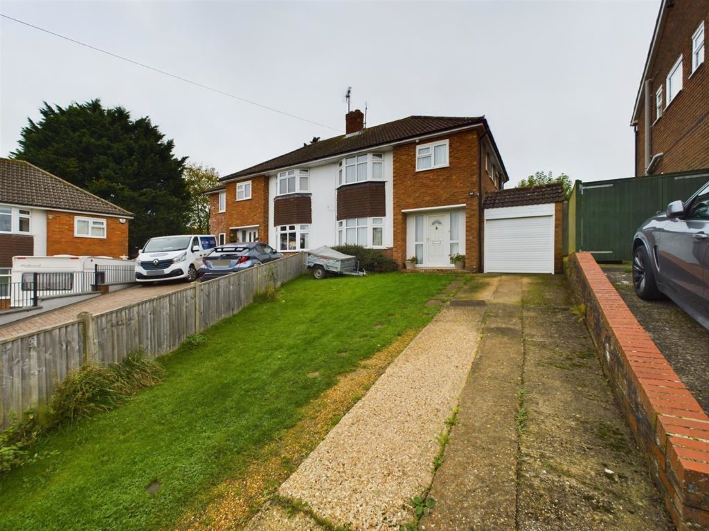 Elmstone Drive, Tilehurst, Reading