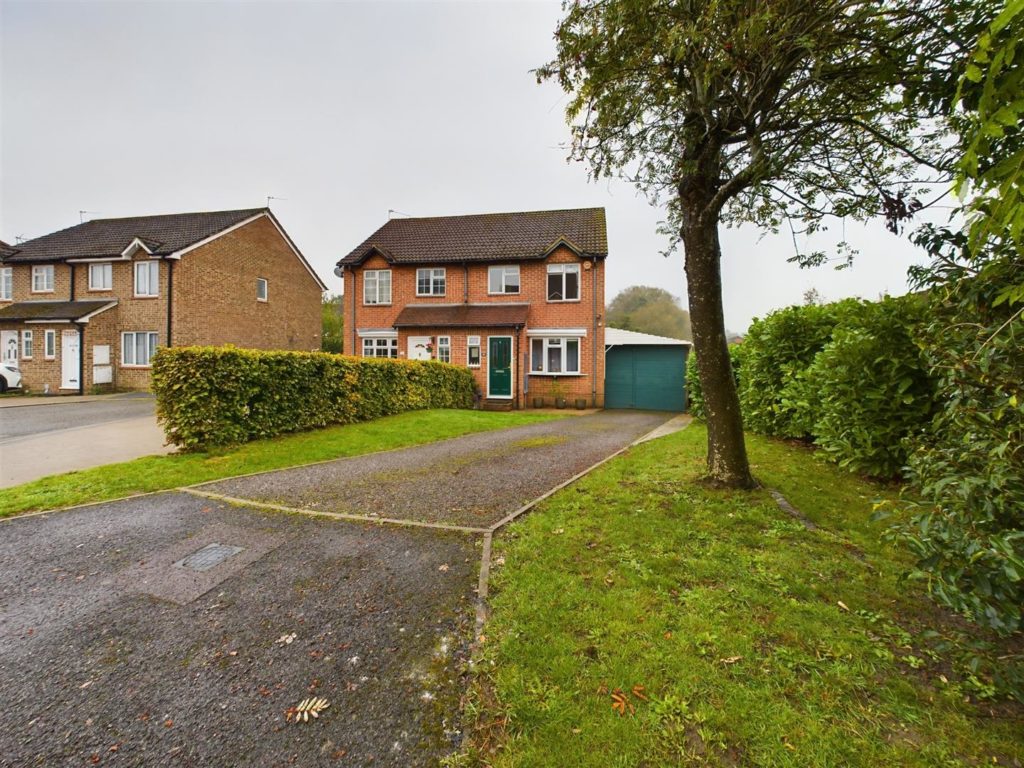 Sweet Briar Drive, Calcot, Reading