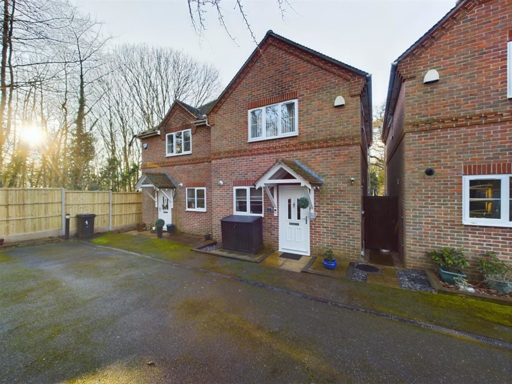 Voller Drive, Tilehurst, Reading