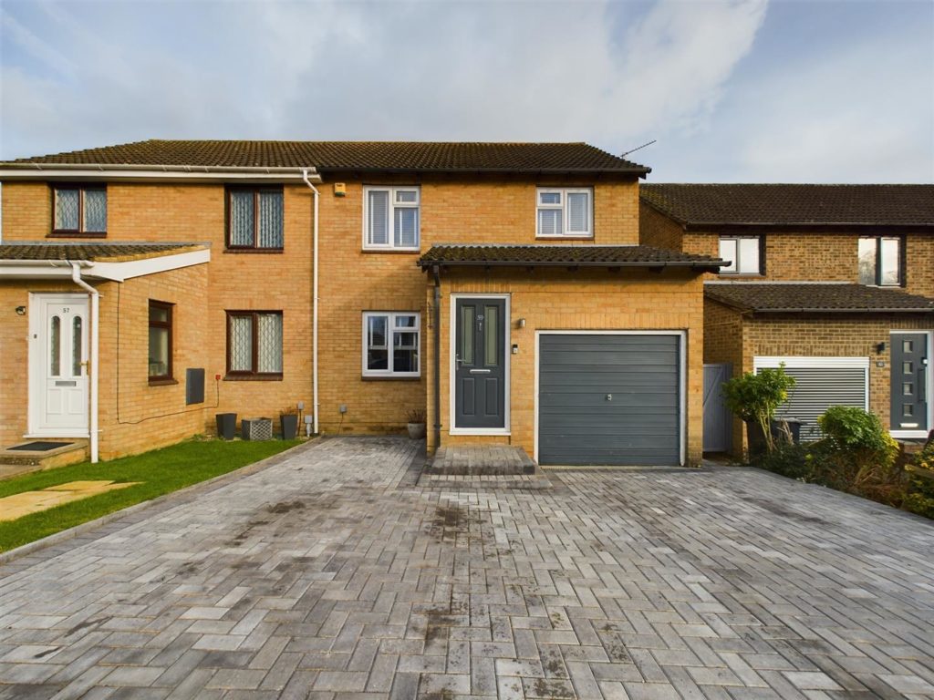 Sweet Briar Drive, Calcot, Reading